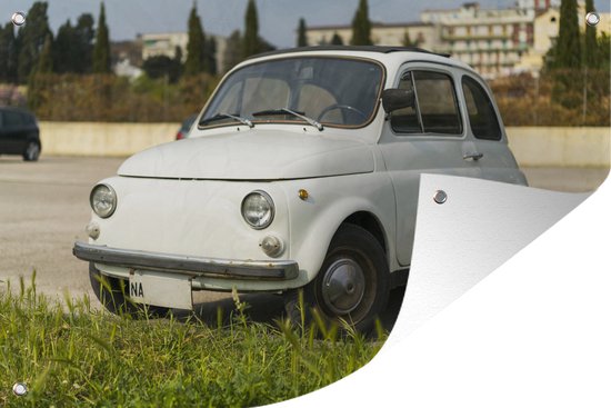 Tuinposters buiten Kleine Witte Fiat 500 - 90x60 cm - Tuindoek - Buitenposter