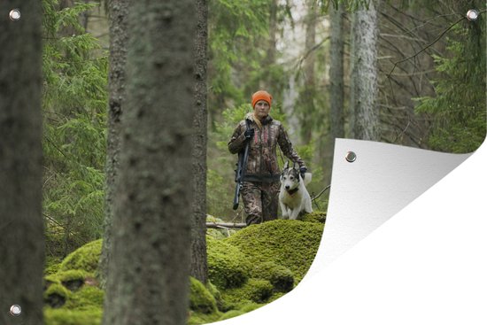 Een vrouw loopt met een jachthond door het bos - Tuinposter - Tuindoek