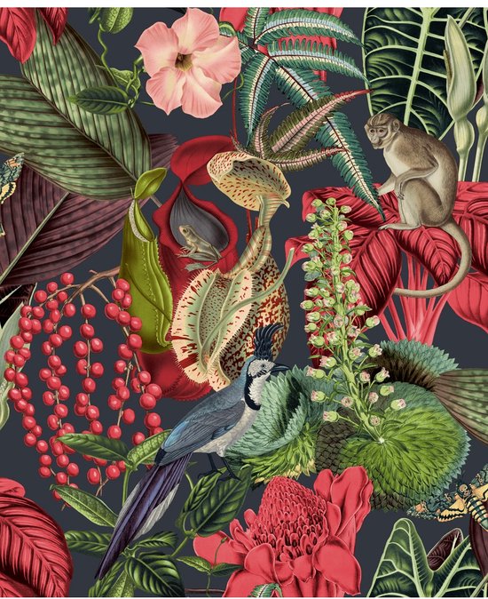 Een tropische print met bloemen, bladeren, een aapje, een vogel en rode bessen op een donkere achtergrond.