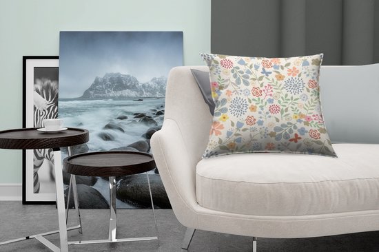 Sierkussen décoratif Illustration de conception de fleurs pour une utilisation en intérieur - Une illustration de conception florale avec de nombreuses fleurs - 45x45 cm - Coussin intérieur carré en coton