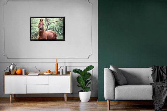 Photo encadrée - Un cheval Kathiawari dans le cadre photo nature boisé noir 60x40 cm - Affiche encadrée (Décoration murale salon / chambre)