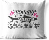 Buitenkussens - Tuin - Moederdag quote Mommy shark do-do-do-do tegen een witte achtergrond - 45x45 cm