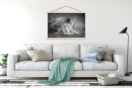 Posterhanger incl. Poster 120x80 cm - Schoolplaat - Leeuw - Zwart - Dieren - Textielposter - Blanke latten