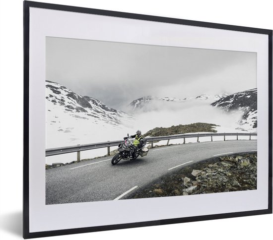Fotolijst incl. Poster - Rijdende motor in een sneeuwomgeving - 40x30 cm - Posterlijst
