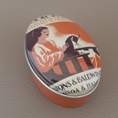 Blikje ovaal met vintage afbeelding. n4