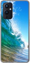Geschikt voor OnePlus 9 hoesje - Een close-up van een golf die breekt voor de kust van Hawaii - Siliconen Telefoonhoesje