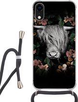 Hoesje met koord Geschikt voor iPhone XR - Schotse hooglander - Bloemen - Roze - Siliconen - Crossbody - Backcover met Koord - Telefoonhoesje met koord - Hoesje met touw