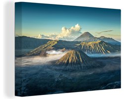Canvas Schilderij Vulkanen in Indonesië - 30x20 cm - Wanddecoratie