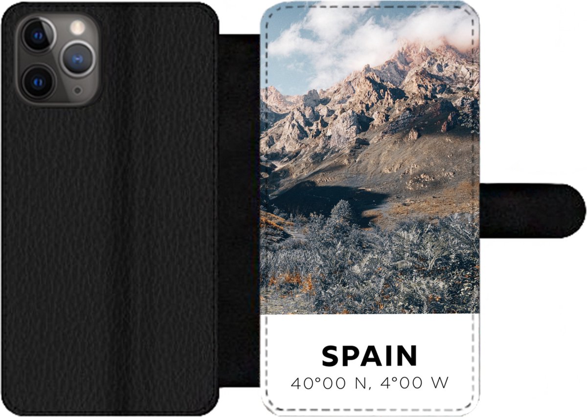 Telefoonhoesje Geschikt voor iPhone 11 Pro Max telefoonhoesje - Spanje - Bergen - Zomer - Met vakjes - Wallet case met magneetsluiting