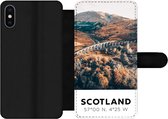 Bookcase Geschikt voor iPhone XS Max telefoonhoesje - Schotland - Herfst - Bergen - Met vakjes - Wallet case met magneetsluiting
