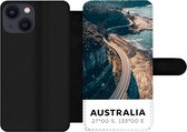 Bookcase Geschikt voor iPhone 13 Mini telefoonhoesje - Australië - Zee - Snelweg - Zomer - Met vakjes - Wallet case met magneetsluiting
