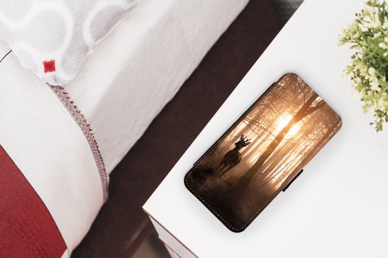 Bookcase pour iPhone 12 Pro Max Bookcase - Forêt - Cerf - Soleil - Arbres - Hiver - Nature - Animaux - Avec compartiments - Étui portefeuille à fermeture magnétique