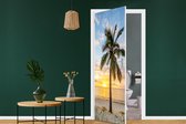 Deursticker Strand - Palmboom - Zonsondergang - 80x205 cm - Deurposter