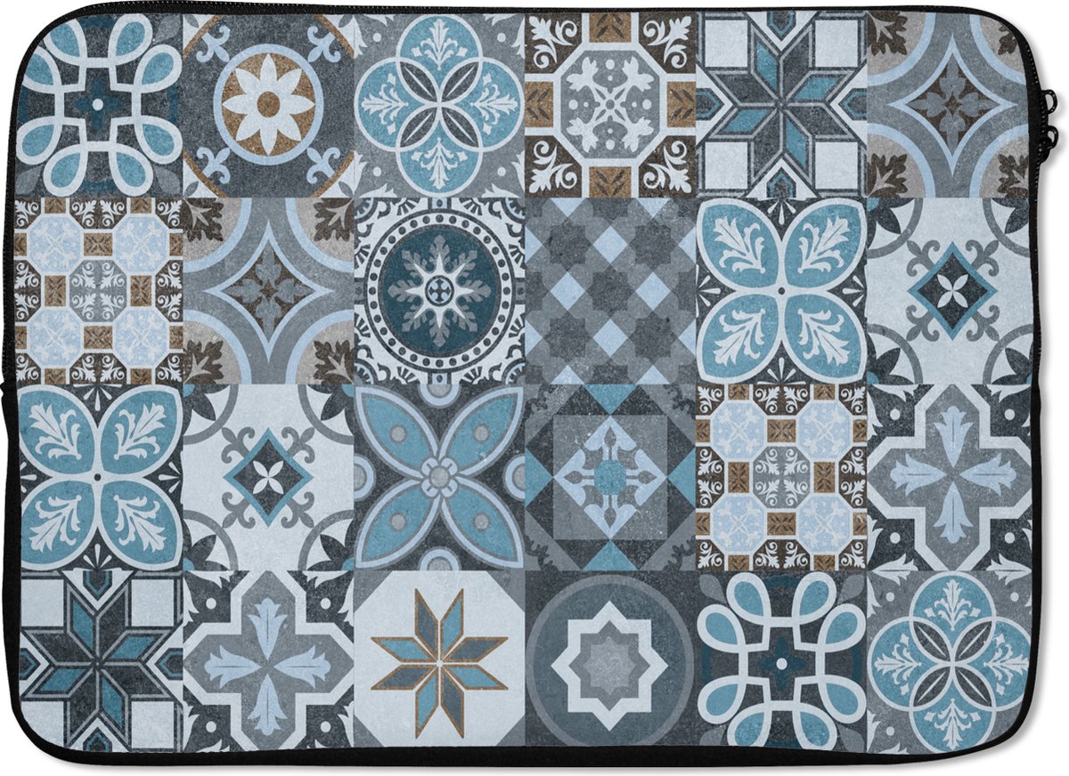 Laptophoes 14 inch - Design - Bloem - Blauw - Figuren - Laptop sleeve - Binnenmaat 33x23 cm - Zwarte achterkant