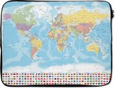Laptophoes 15.6 inch - Wereld - Kaart - Kleuren - Vlag - Laptop sleeve - Binnenmaat 39,5x29,5 cm - Zwarte achterkant