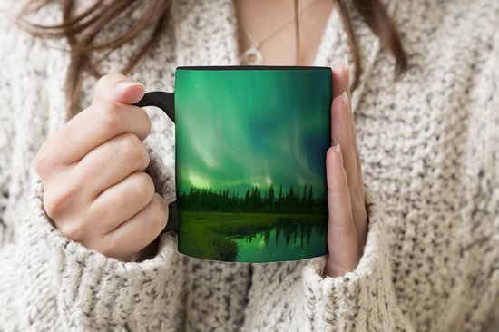 Magische Mok - Foto op Warmte Mokken - Koffiemok - Noorderlicht - Bomen - Water - Alaska - Magic Mok - Beker - 350 ML - Theemok