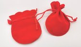 18 – Luxe – Mini - rood – Velours - Cadeau zakjes met koordje c.a. 9 x 7 cm Sieraden zakjes – Cadeau zakjes - kerst zakje.