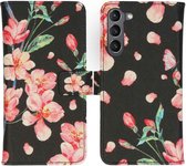 iMoshion Hoesje Geschikt voor Samsung Galaxy S23 Plus Hoesje Met Pasjeshouder - iMoshion Design Softcase Bookcase - Zwart / Blossom Watercolor Black