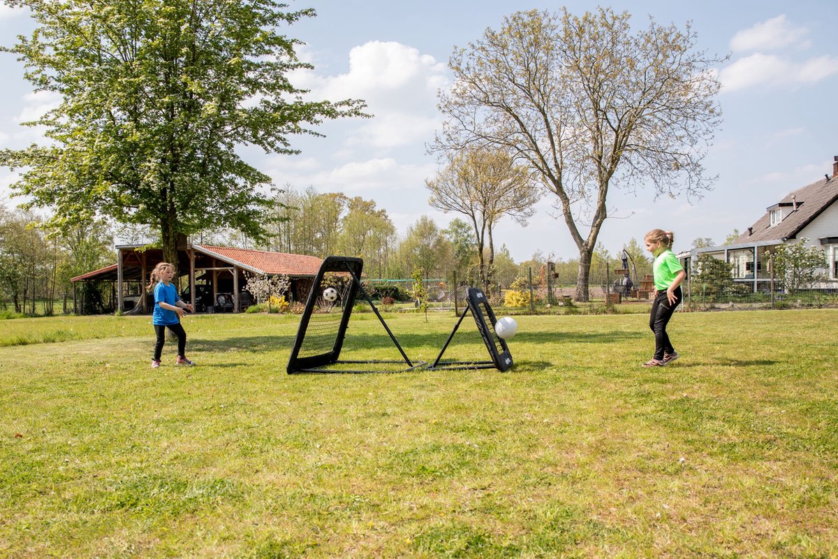 VirtuFit Verstelbare Rebounder Pro - Kickback - 124 x 124 cm - Voetbal Rebounder - Tchouck - Rebounder Trampoline - Inclusief Grondankers - Verstelbaar Voor Verschillende Intensiteitsniveaus - Makkelijk Op Te Bergen - Geschikt Voor Binnen- en Buiten — afbeelding 3