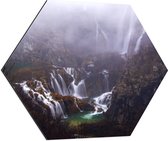 WallClassics - Dibond Hexagon - Meerdere Watervallen in de Natuur - 70x60.9 cm Foto op Hexagon (Met Ophangsysteem)