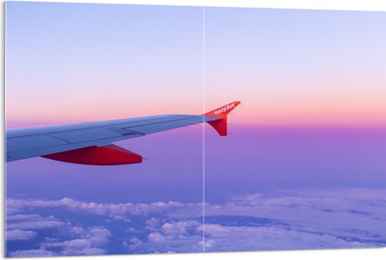 WallClassics - Acrylglas - Rood/Witte Vliegtuigvleugel in Paarse Lucht - 120x80 cm Foto op Acrylglas (Wanddecoratie op Acrylaat)