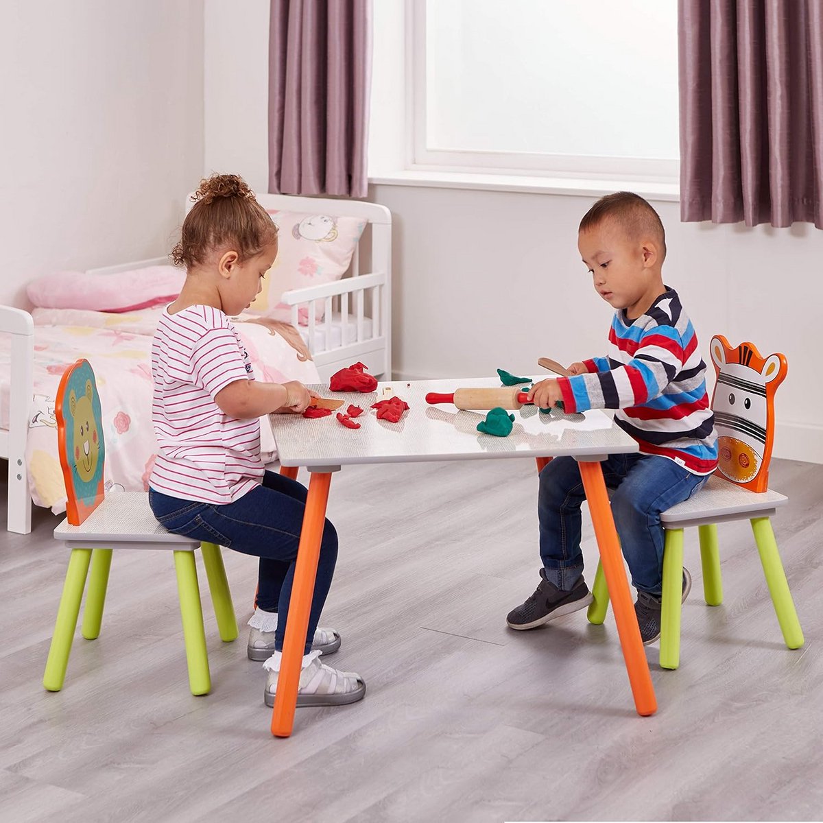 Kinder Tafel en Stoelen Set Leeuw en Zebra - MDF Speeltafel voor Kinderslaapkamer