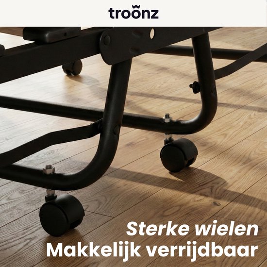 Close-up van de zwarte wielen van het vouwbed, 'Sterke wielen Makkelijk verrijdbaar'.