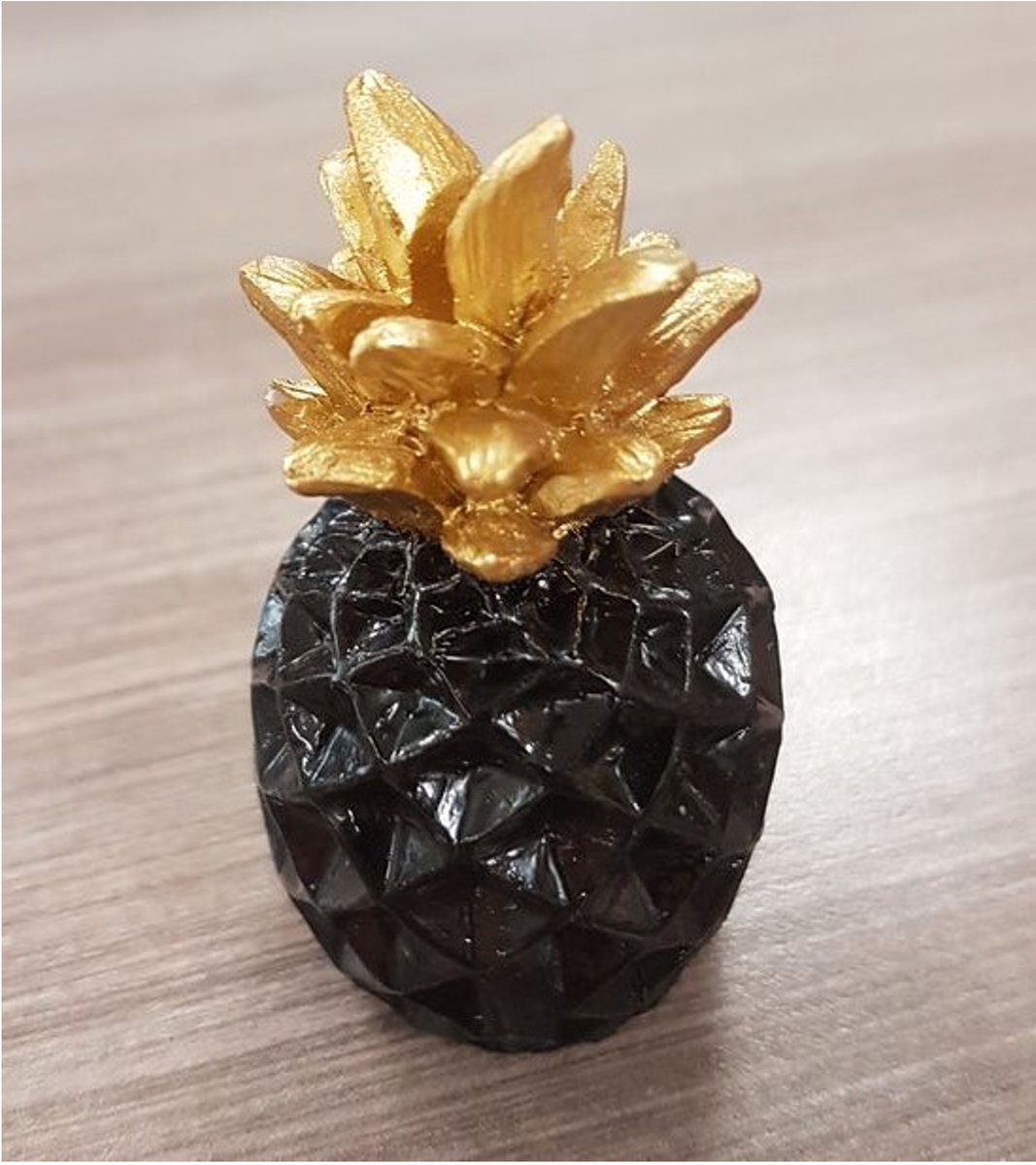 HOBI - Chic zwart en goud ananas plaatskaartje van hars, 5,5 cm, voor tropisch feest