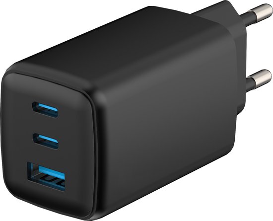 Zwarte USB-C adapter met 2 USB-C poorten en 1 USB-A poort.