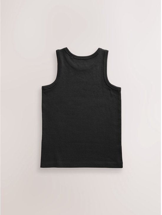 Achterkant van een zwarte singlet op een lichte achtergrond.