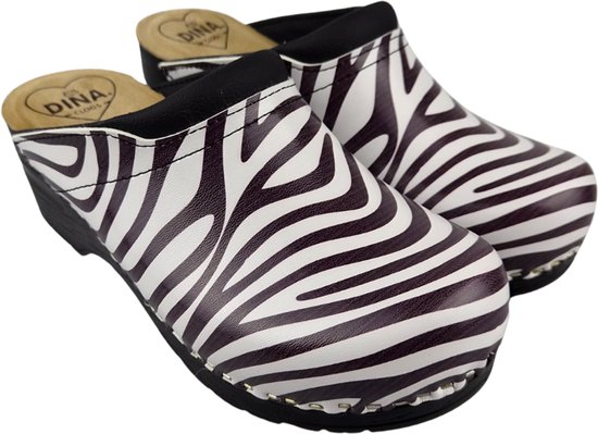 Klompen met zebraprint in wit en donkerpaars. Zwarte rand en details.