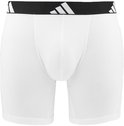 Wit boxerhort met zwarte band met witte Adidas logo's.