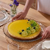 Borreltray met schaaltjes van Bowls and dishes met leren handvaten