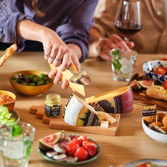 Old Amsterdam Party Package – Kaaspakket met 3 Kazen, Borrelplank & Kaasschaaf – Borrelpakket – Cadeaupakket