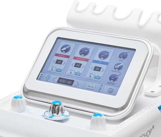 Close-up van een touchscreen met opties 'Scrubber', 'Ultrazwijnski', 'RF' en 'Spray' in het Pools.