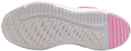 Zool van een wit met roze sneaker met een roze hielstuk.