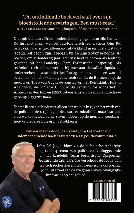 Boekomslag met een foto van John Pel, een politieagent, met tekst over zijn werk.