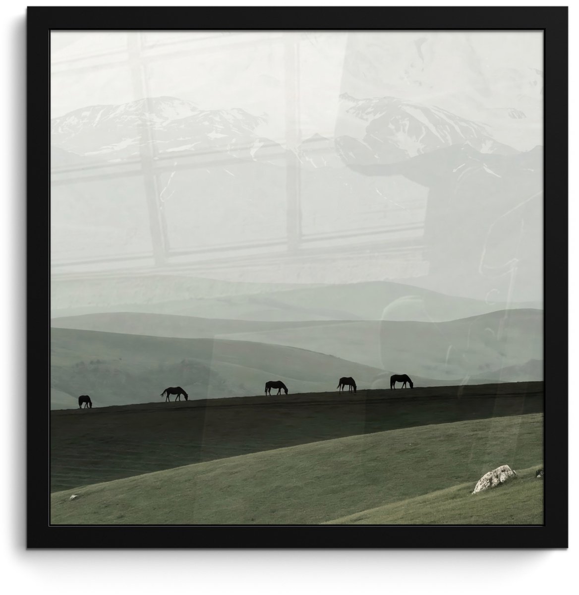 FrameYourWall Poster in lijst - Fotolijst 40x40 cm - Posters - Grijs - Berg - Paarden - Posterlijst zwart - Decoratie - Wanddecoratie woonkamer - Muurdecoratie slaapkamer