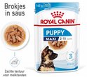 Royal Canin Maxi Puppy brokken in saus met zachte textuur voor melktanden.
