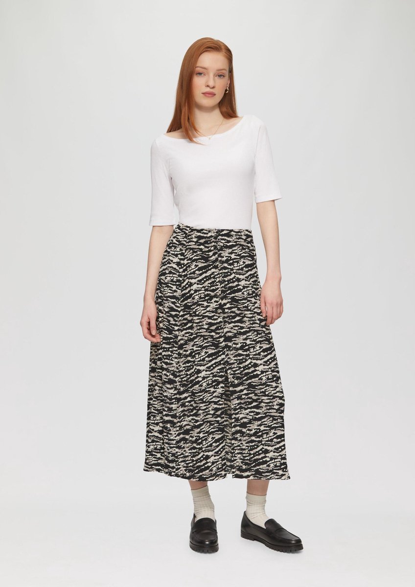 Midi-rok met knoopsluiting en split