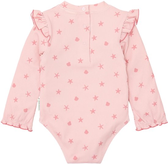 Roze geribd badpak met lange mouwen, opdruk van schelpen en zeesterren, met ruches en knoopsluiting op de rug.