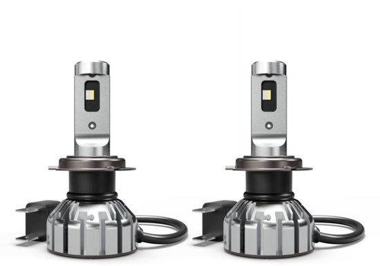 Twee H7 LED-koplampen met zilverkleurige koelribben en zwarte kabels.