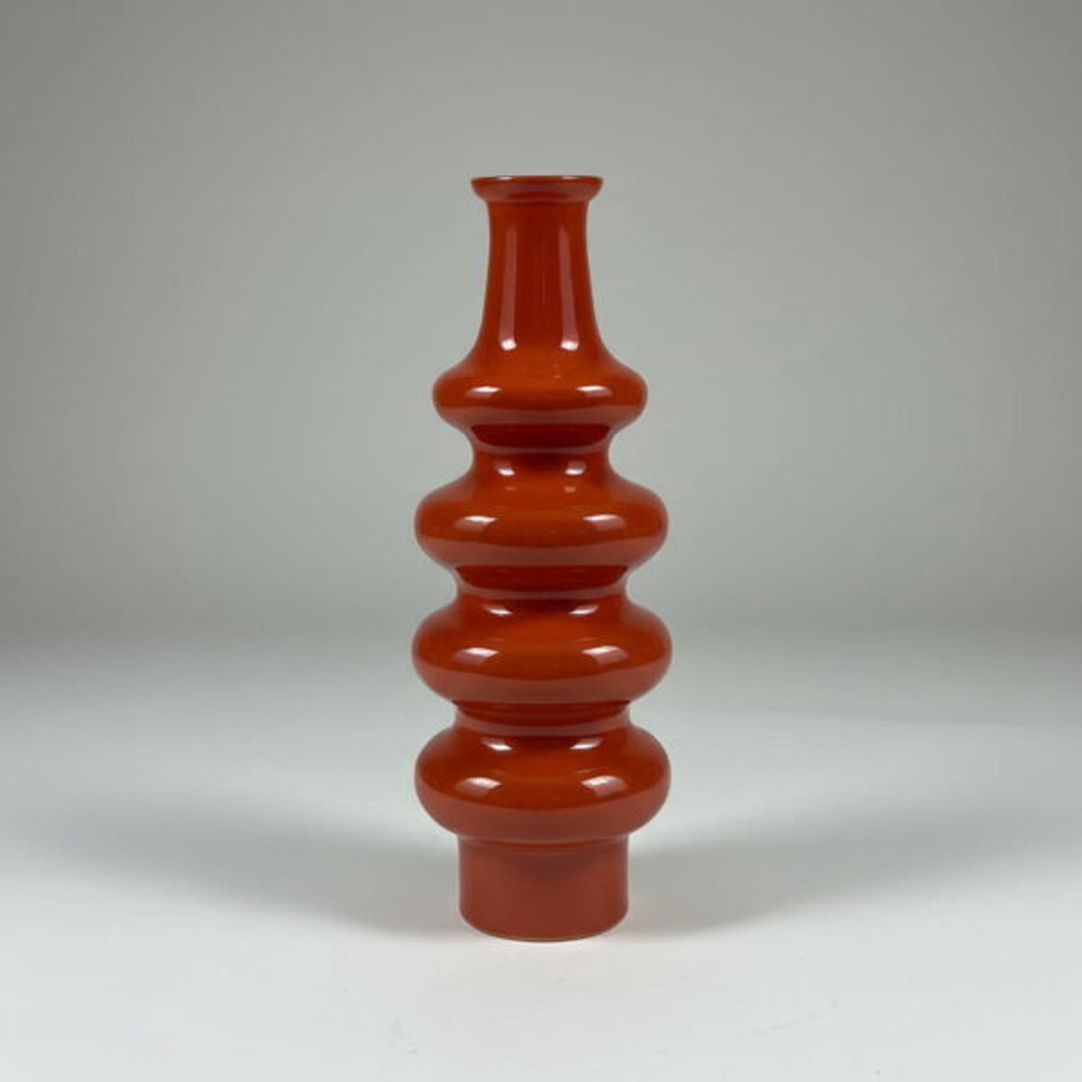 Vaas Luma – Rode sculpturale designer vaas