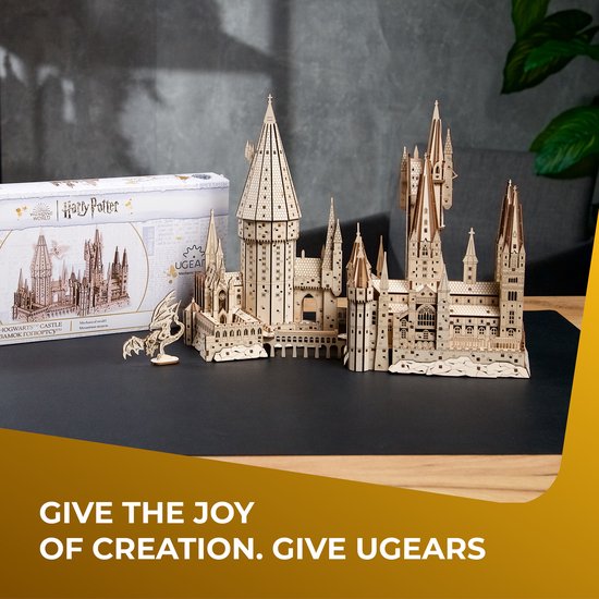 Houten model van Zweinstein, Harry Potter™. Tekst: GIVE THE JOY OF CREATION. GIVE UGEARS.