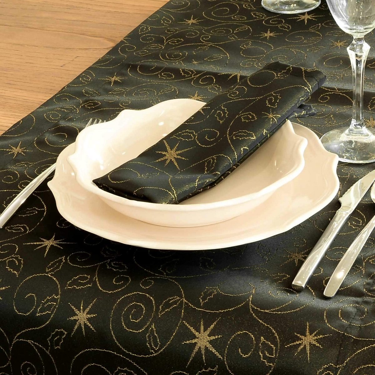 Set van 6 Luxe Antivlek Servetten Kerststerren Zwart en Goud 45x45 cm