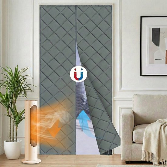 Een grijs magnetisch deurgordijn in een deuropening, met een verwarming die warme lucht blaast en pijlen die de luchtstroom aanduiden.