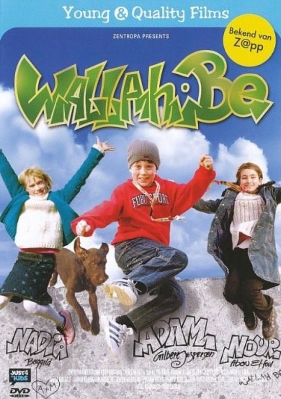 Drie kinderen en een hond springen vrolijk, met de titel 'Wallah Be'.