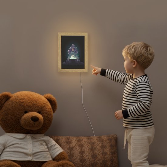Nachtlampje 15x20 cm - Kinder lampje - Heks - Magie - Heksenketel - Paars - Tafellamp kinderkamer - Slaapkamer lamp - Bedlamp kinderen - Kinderlampje stopcontact - Wandlamp babykamer - Nachtlampjes van OnlyWow — afbeelding 5