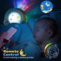 Projector maan-en-sterrenhemel verlicht een slapende baby; met afstandsbediening en timer.