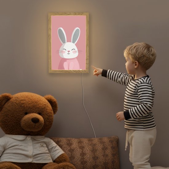 Nachtlampje 20x30 cm - Kinder lampje - Illustratie - Konijn - Roze - Minimalistisch - Tafellamp kinderkamer - Slaapkamer lamp - Bedlamp kinderen - Kinderlampje stopcontact - Wandlamp babykamer - Nachtlampjes van OnlyWow — afbeelding 5